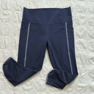 Athleta Salutation Stash Pocket Capri / size large